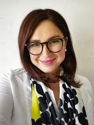 Apothekeninhaberin Apothekerin Zeynep Yalcin, Apothekeninhaberin